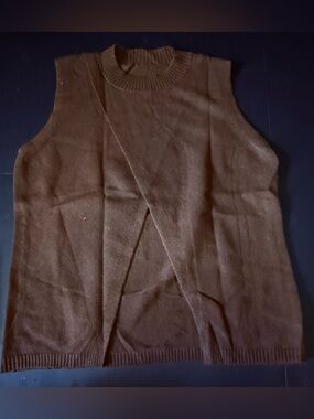 Amazon Men’s Brown Crewneck Sleeveless Sweater Vest
